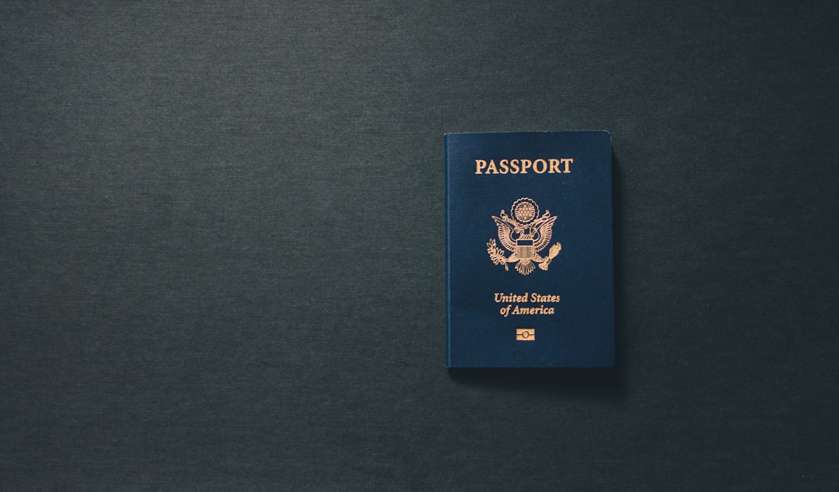 H-1B 工作签证完全指南:抽签、申请、维持身份与绿卡衔接——从 F-1 到 H-1B 再到 PERM